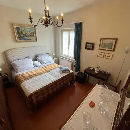 Cozy 2 Near The Walls